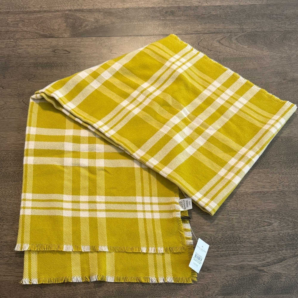 NWT scarf
